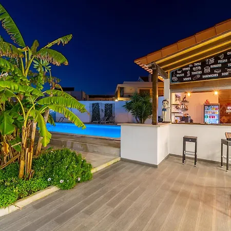 Silver Seahorse Garden Retreat בית הארחה 4*