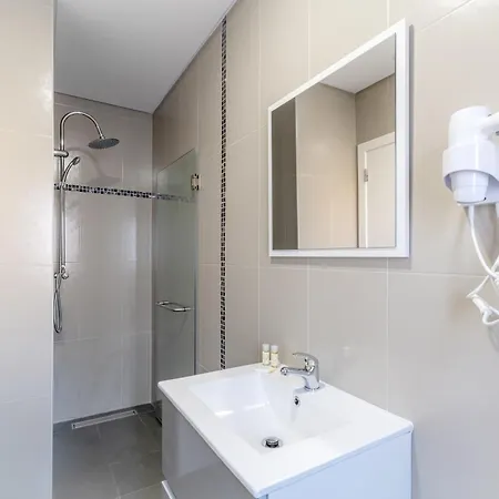 בית הארחה Silver Seahorse Garden Retreat 4*