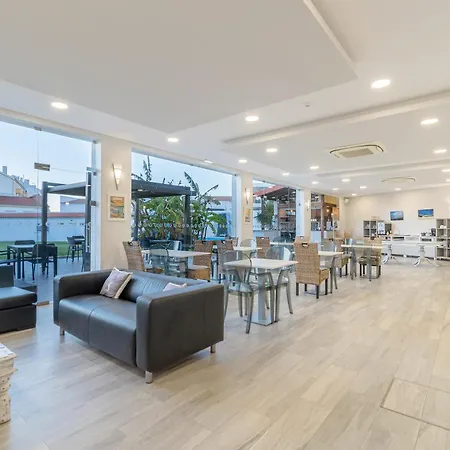 Silver Seahorse Garden Retreat בית הארחה 4*