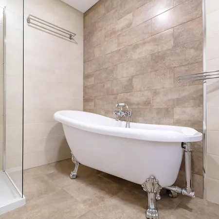 בית הארחה Silver Seahorse Garden Retreat אנטוגויה דה באלייה