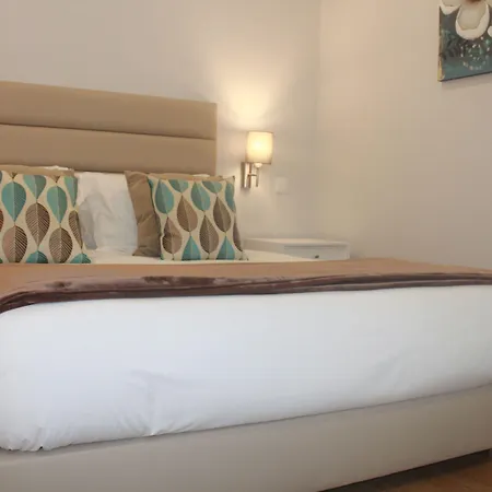 בית הארחה Silver Seahorse Garden Retreat