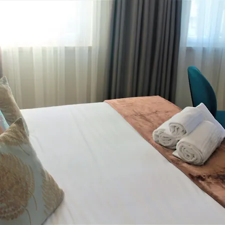 Silver Seahorse Garden Retreat בית הארחה 4*