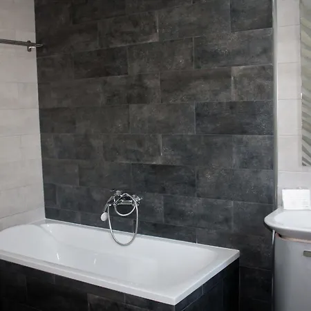 Silver Seahorse Garden Retreat בית הארחה