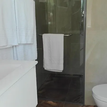 Silver Seahorse Garden Retreat בית הארחה 4*