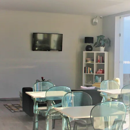 בית הארחה Silver Seahorse Garden Retreat 4*