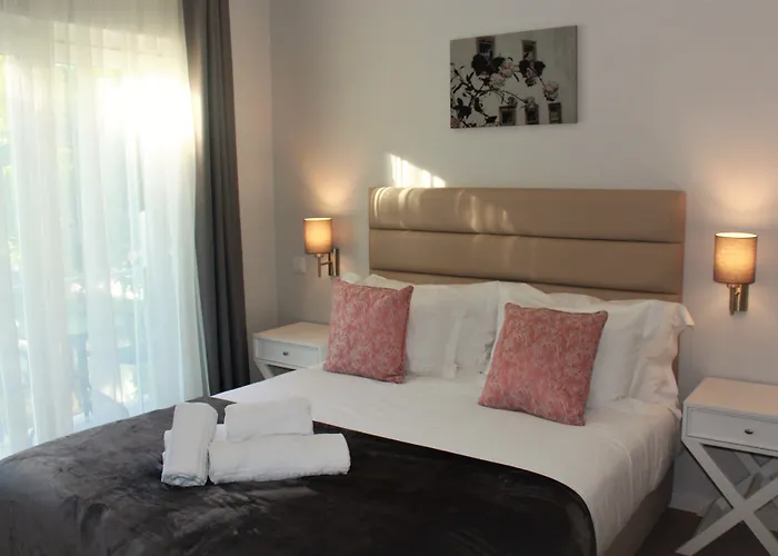 Silver Seahorse Garden Retreat 4* アトウギア・ダ・バレイア