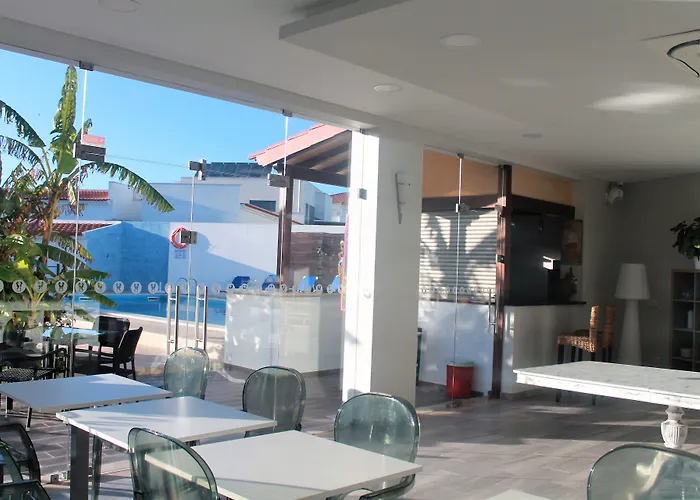 Silver Seahorse Garden Retreat 4* アトウギア・ダ・バレイア